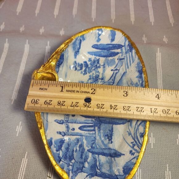DECOUPAGE CLAM SHELL DECOUPAGE BLUE CASTLE ON A CLAM SHELL TRINKET DISH - Picture 9 of 10